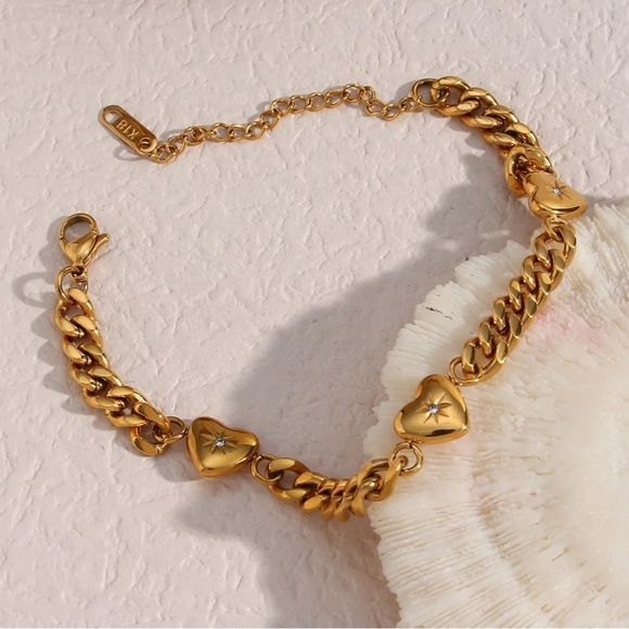 New 18K Gold Cuban Link Chain Heart Charm Bracelet - Picture 4 of 7